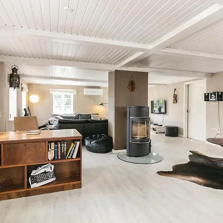 Holiday home Five-bedroom Holiday In Allinge-Sandvig
