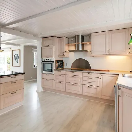 Five-bedroom Holiday In * Allinge-Sandvig