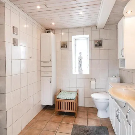 Holiday home Five-bedroom Holiday In Allinge-Sandvig